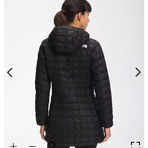 Women’s 2X black North Face thermoball parka.
